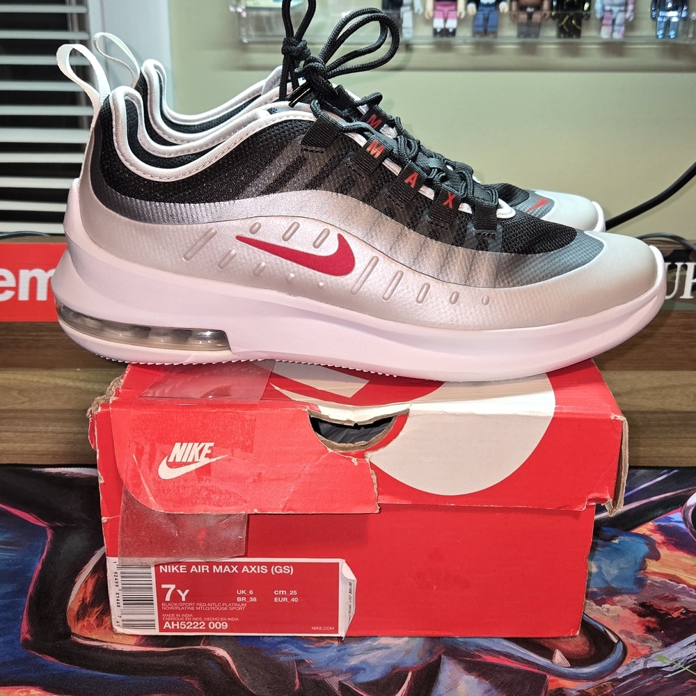 Nike Air Max Axis Men's Shoes - Black and Red 7y or 8.5w